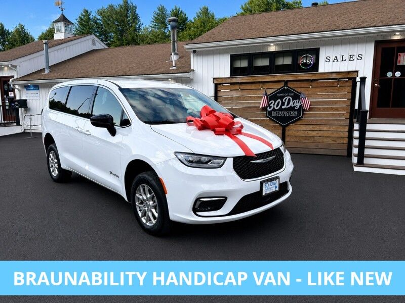 2024 Chrysler Pacifica Touring - HANDICAP VAN