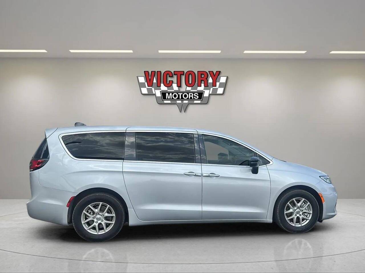 2024 Chrysler Pacifica Touring L 4dr Mini Van Chesterfield MI