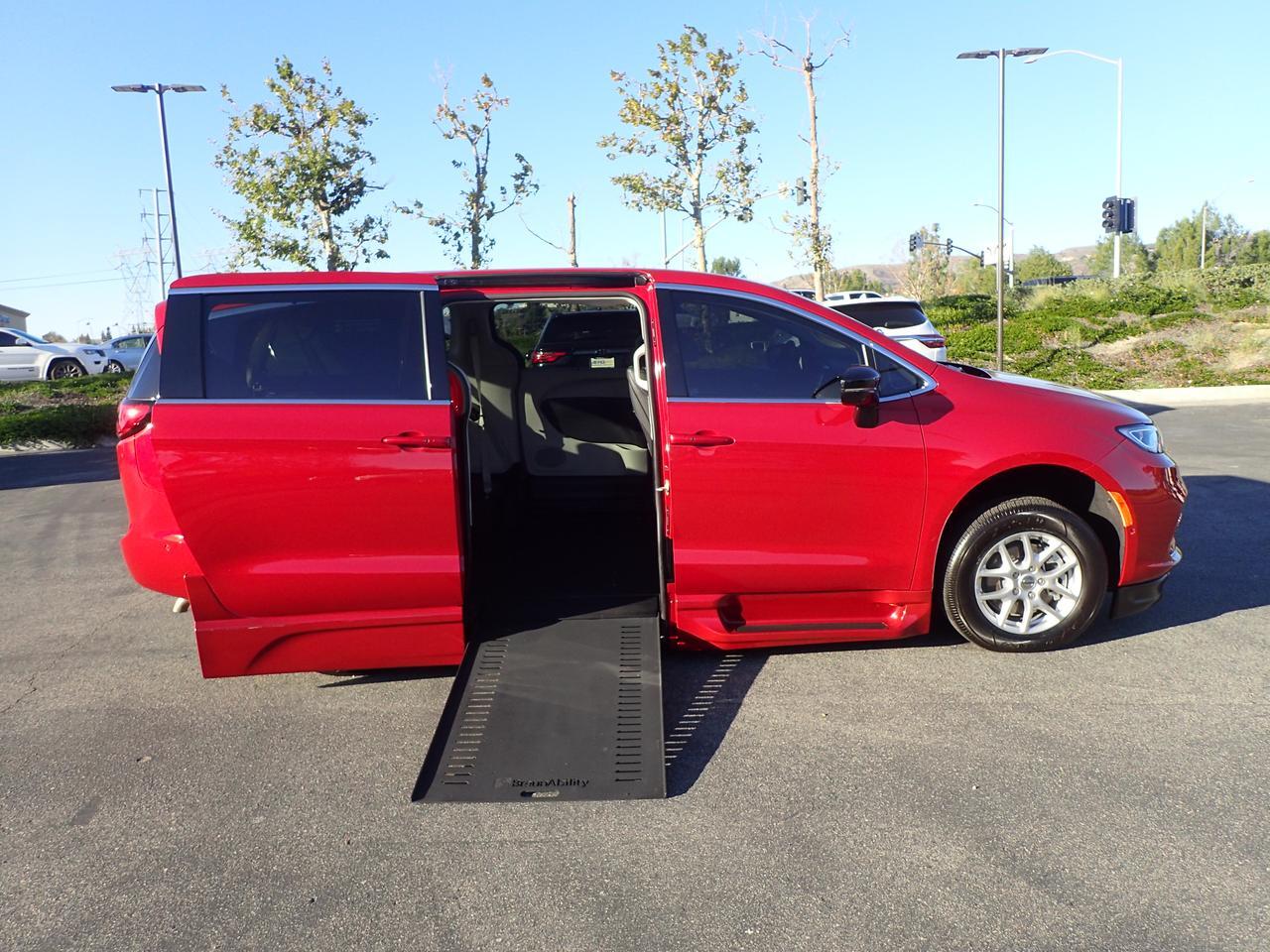 2024 Chrysler Pacifica Touring L