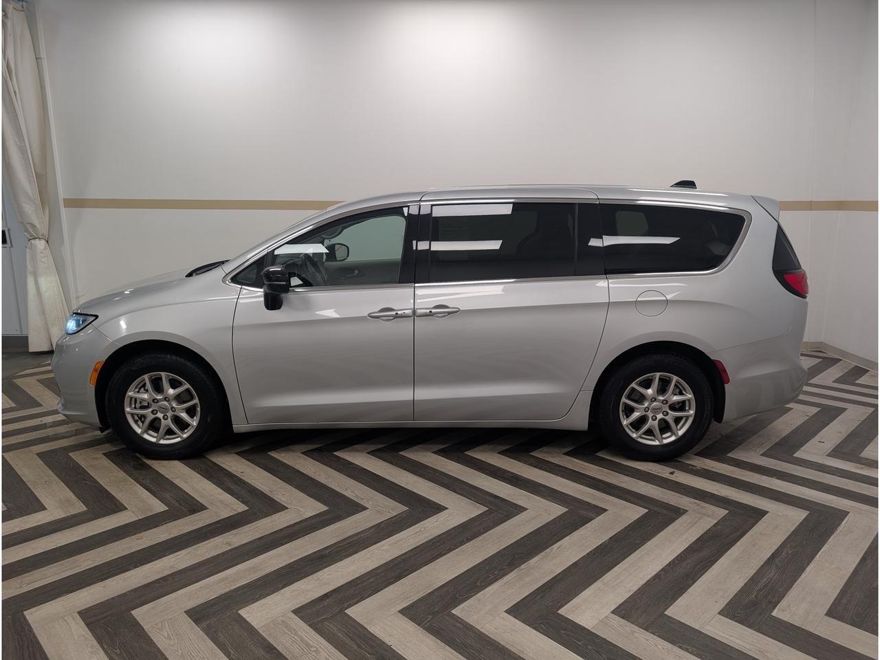 2024 Chrysler Pacifica Touring L Gasoline