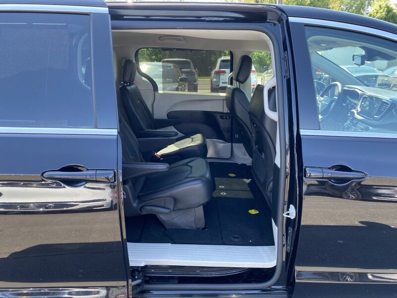 2024 Chrysler Pacifica Touring L Springfield PA