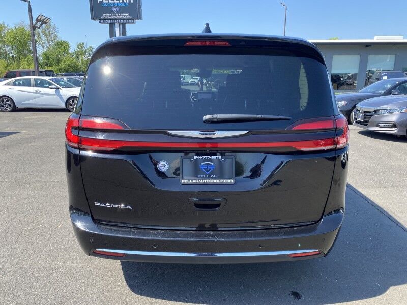 2024 Chrysler Pacifica Touring L Springfield PA