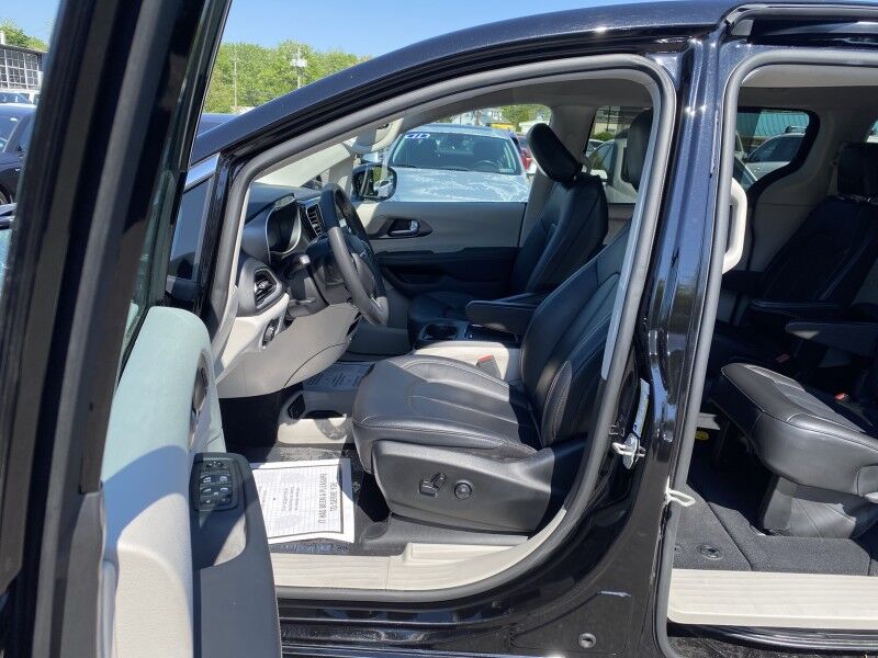 2024 Chrysler Pacifica Touring L Springfield PA
