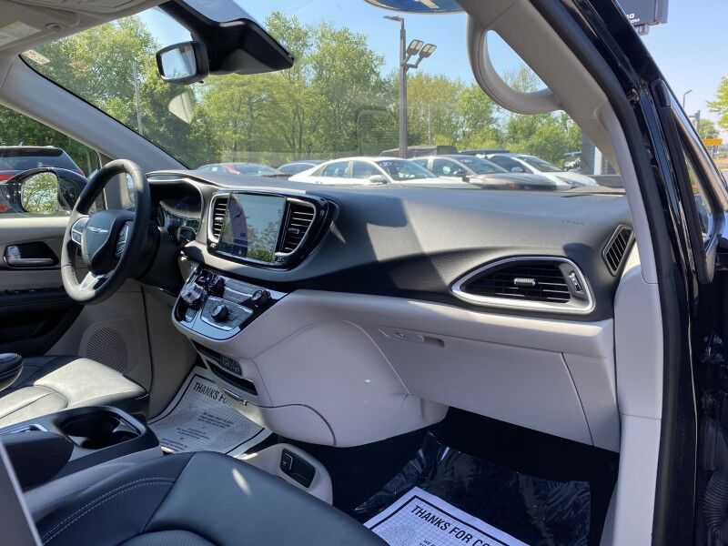 2024 Chrysler Pacifica Touring L Springfield PA