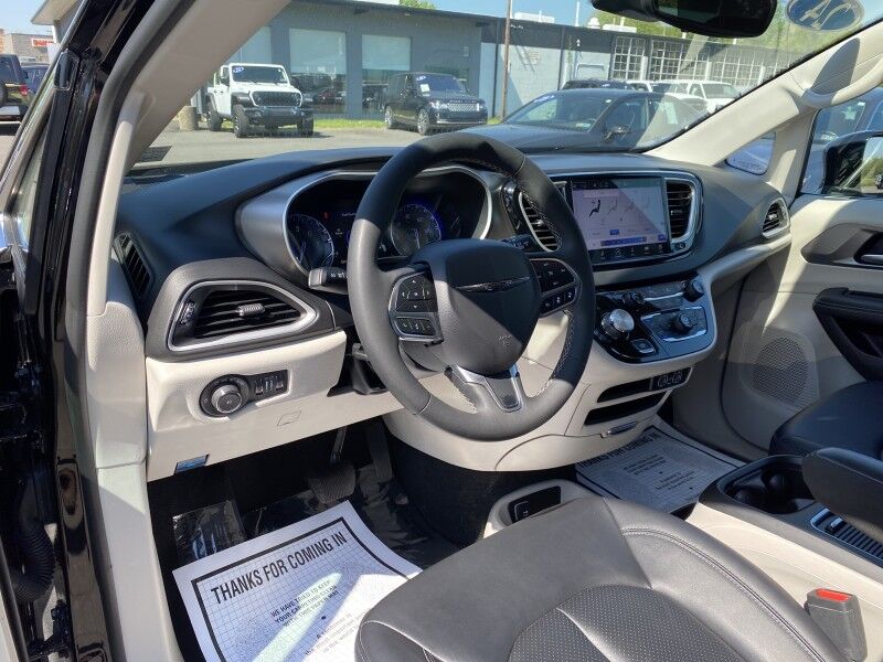 2024 Chrysler Pacifica Touring L Springfield PA