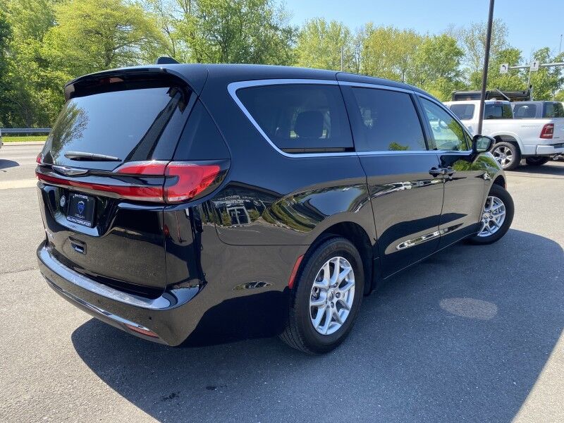 2024 Chrysler Pacifica Touring L Springfield PA