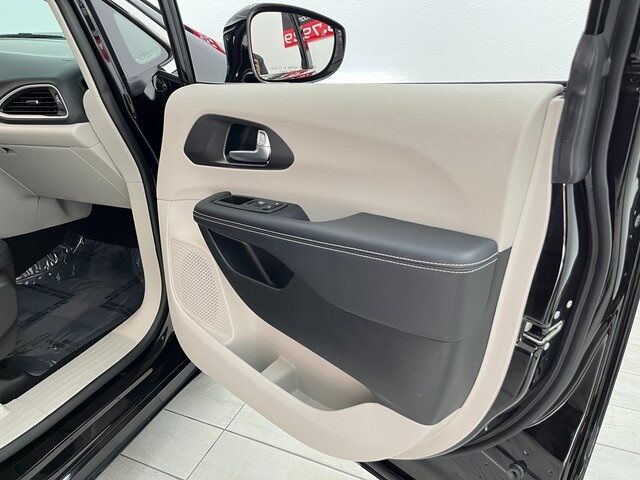 2024 Chrysler Pacifica Touring L Carrollton TX