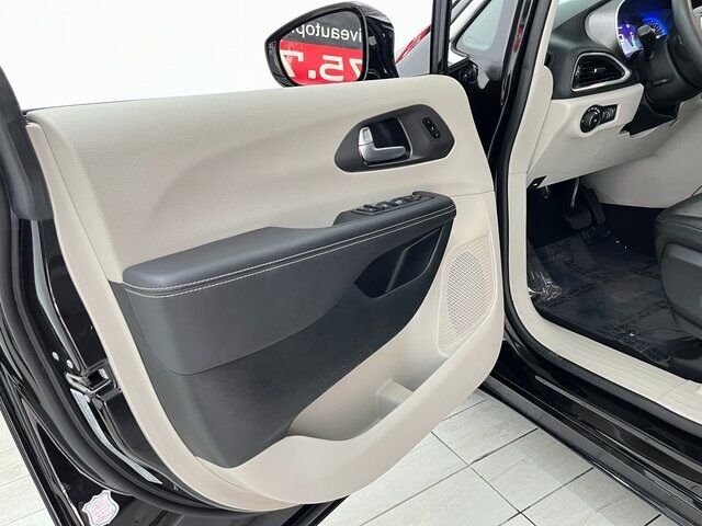 2024 Chrysler Pacifica Touring L Carrollton TX