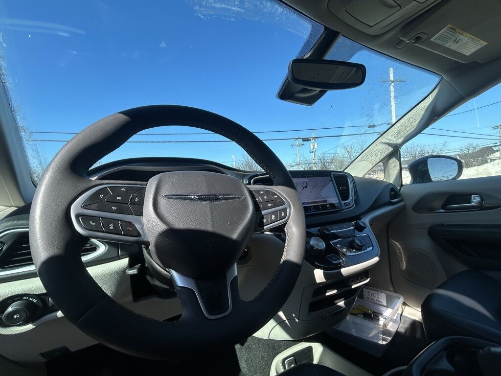 2024 Chrysler Pacifica Touring L Crestwood KY