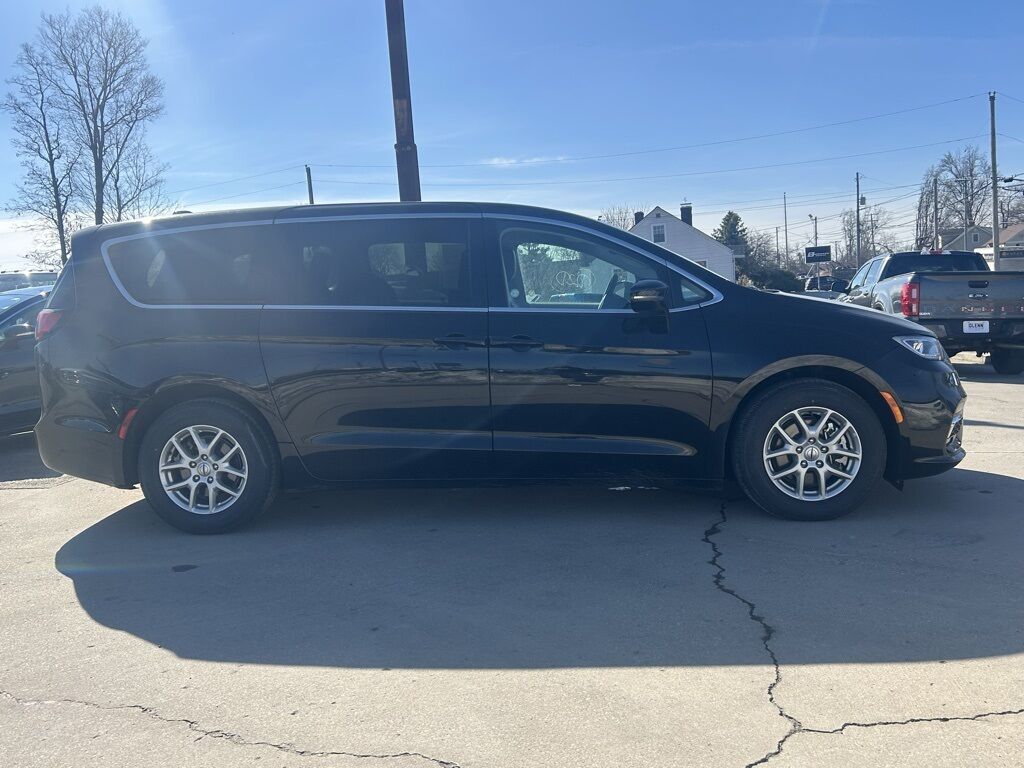 2024 Chrysler Pacifica Touring L Crestwood KY