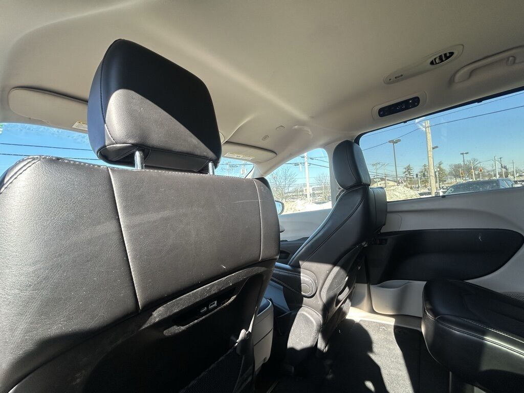 2024 Chrysler Pacifica Touring L Crestwood KY