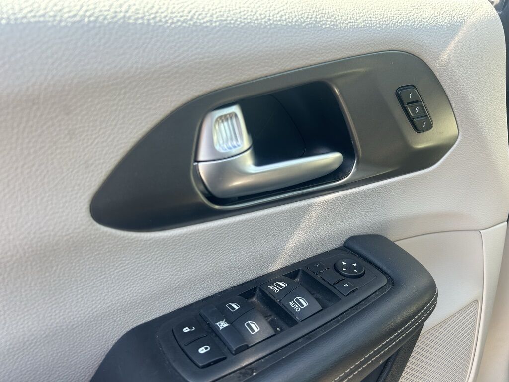 2024 Chrysler Pacifica Touring L Crestwood KY