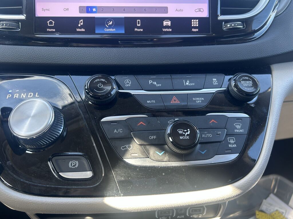 2024 Chrysler Pacifica Touring L Crestwood KY