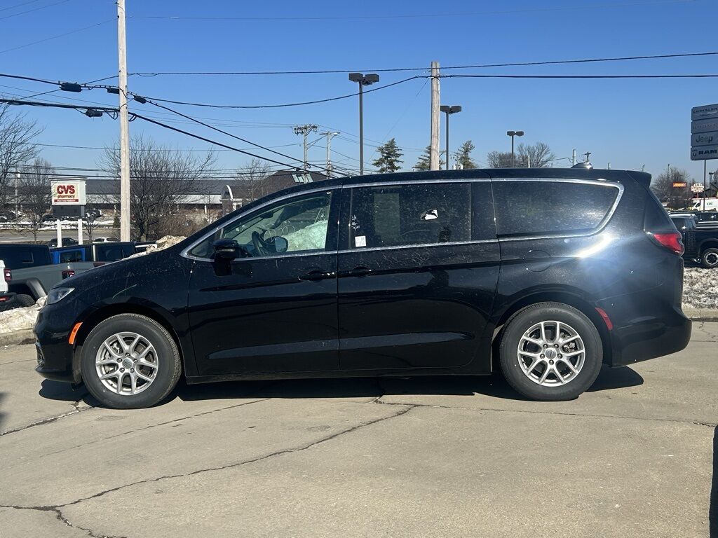 2024 Chrysler Pacifica Touring L Crestwood KY