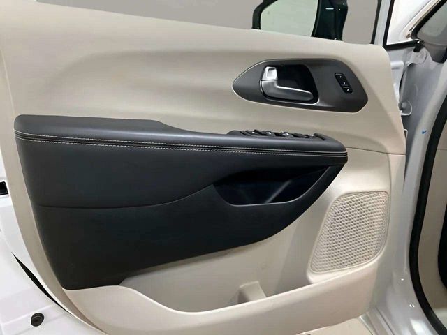 2024 Chrysler Pacifica Touring L Dallas TX