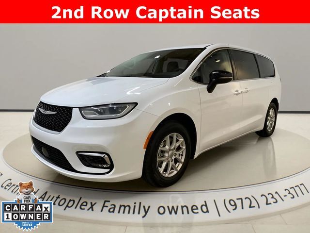 2024 Chrysler Pacifica Touring L's photo