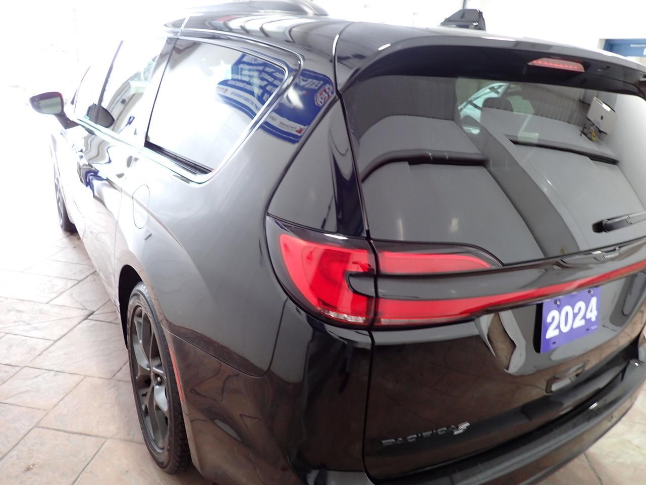2024 Chrysler Pacifica Touring-L FWD LEATHER Listowel ON