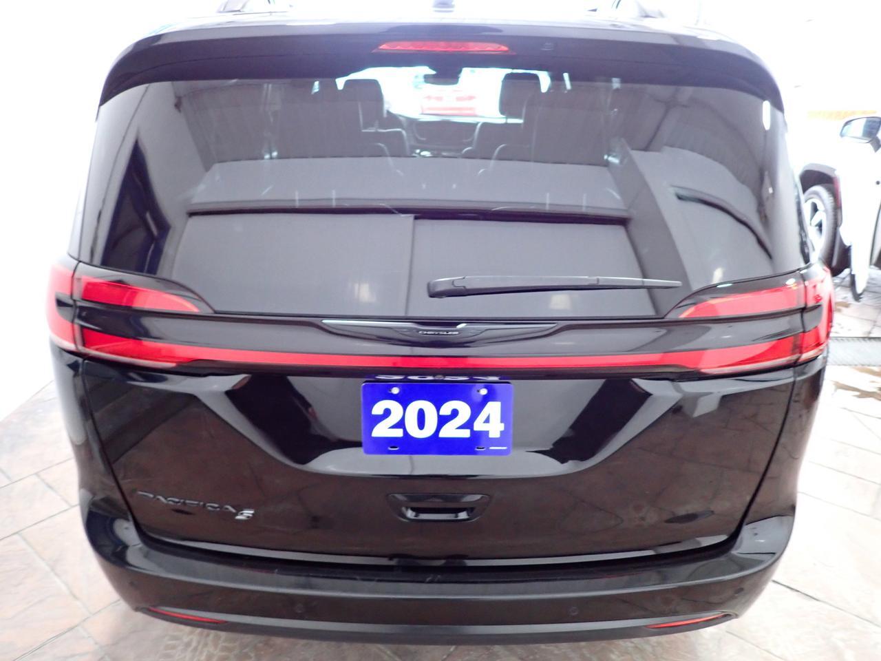 2024 Chrysler Pacifica Touring-L FWD LEATHER Listowel ON