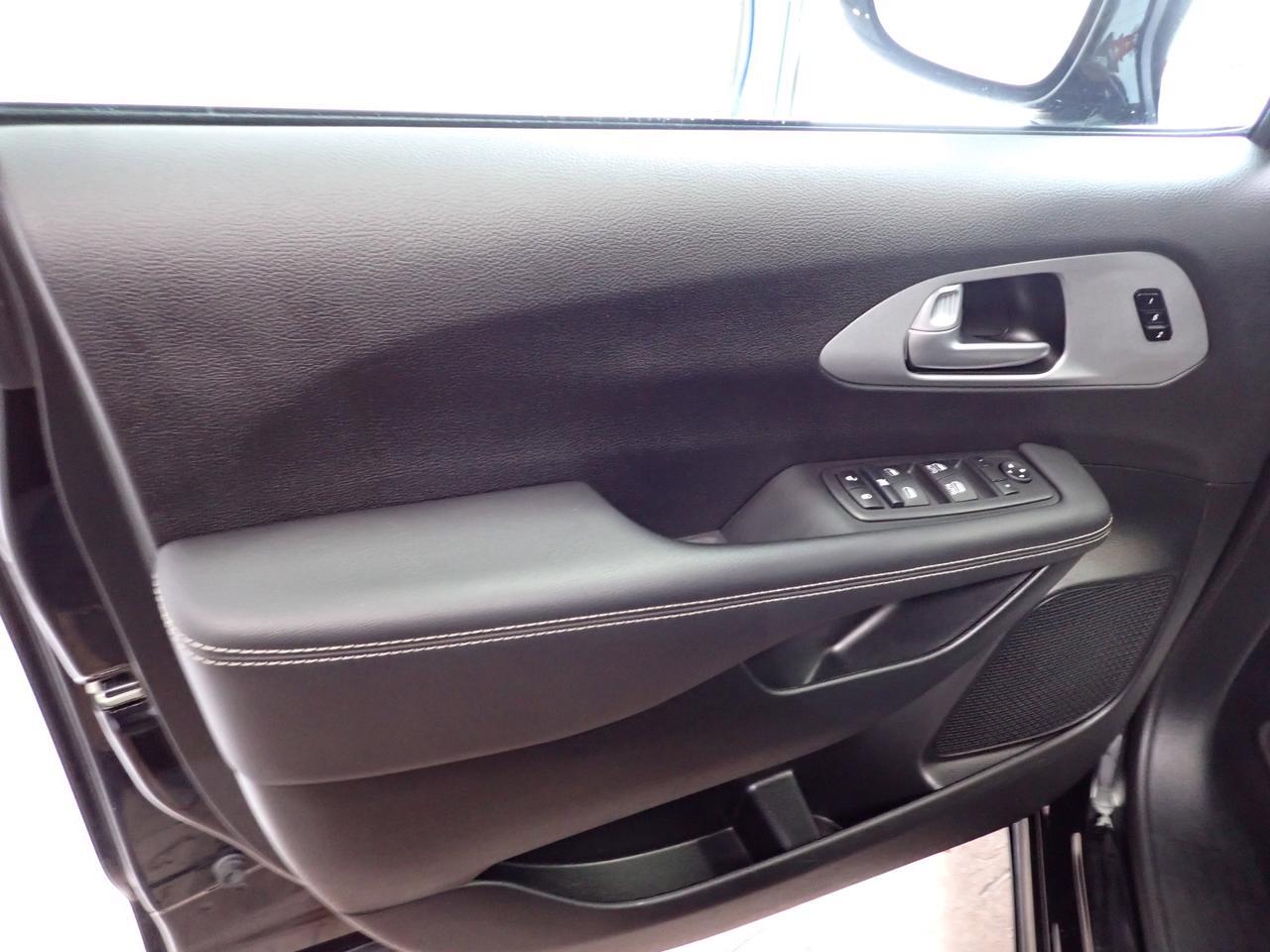 2024 Chrysler Pacifica Touring-L FWD LEATHER Listowel ON