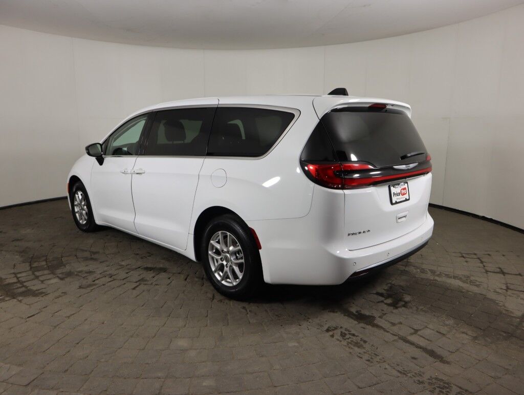 2024 Chrysler Pacifica Touring L FWD Maumee OH