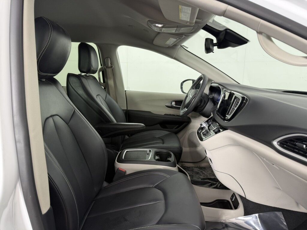 2024 Chrysler Pacifica Touring L FWD Maumee OH