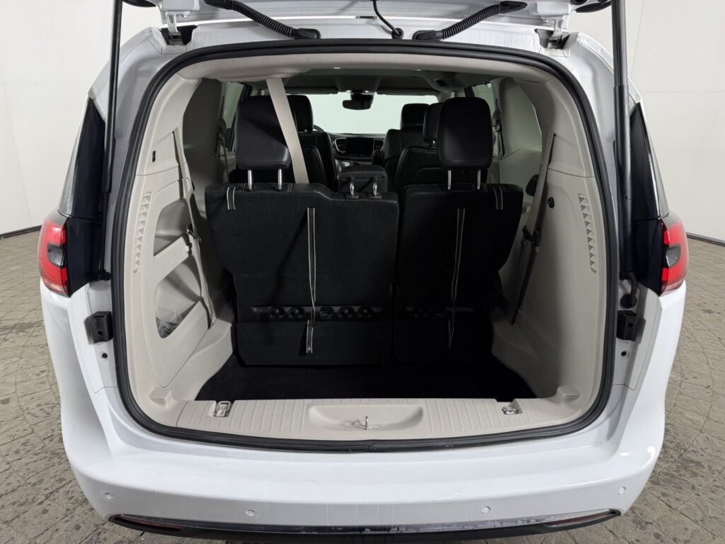 2024 Chrysler Pacifica Touring L FWD Maumee OH