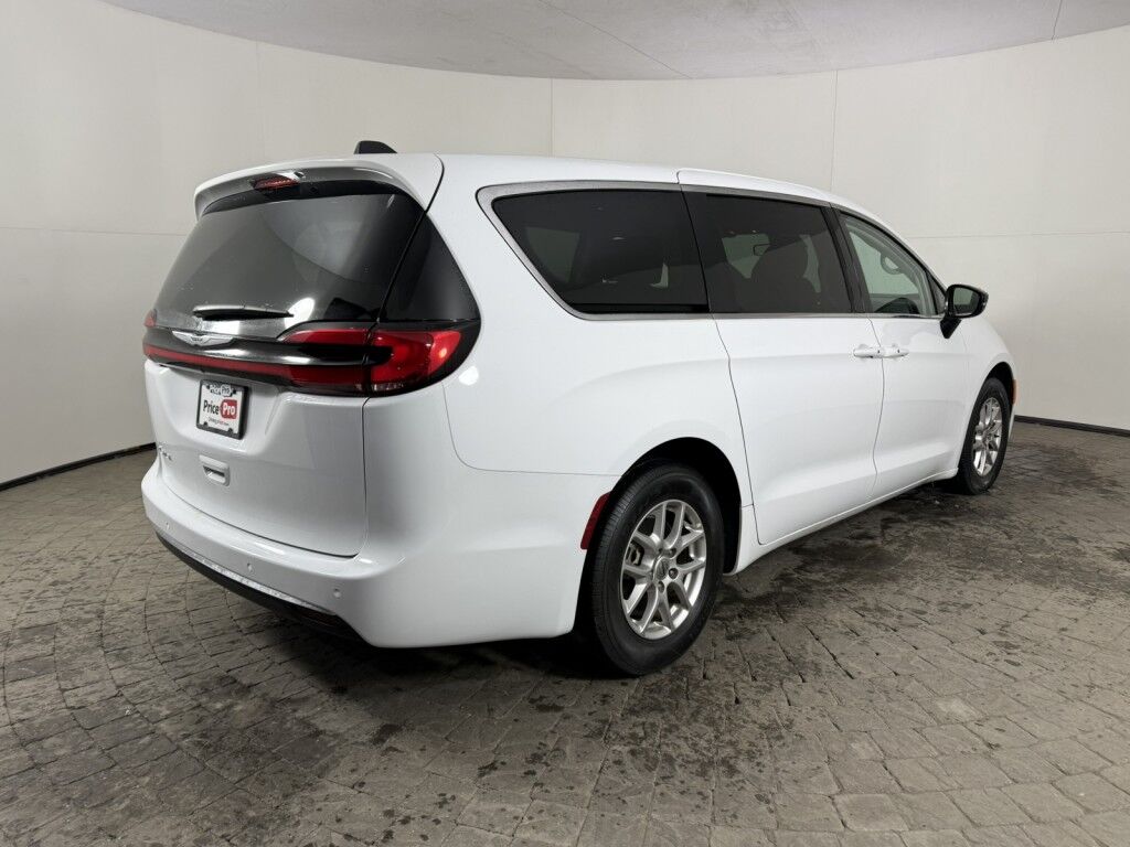 2024 Chrysler Pacifica Touring L FWD Maumee OH