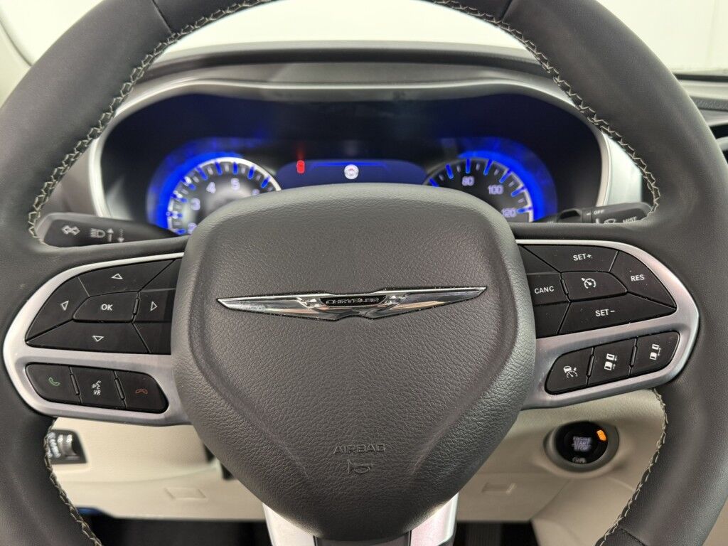 2024 Chrysler Pacifica Touring L FWD Maumee OH