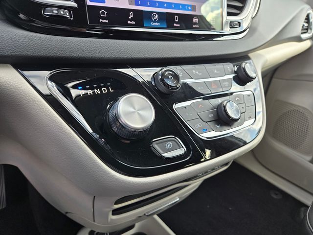 2024 Chrysler Pacifica Touring L Folsom CA