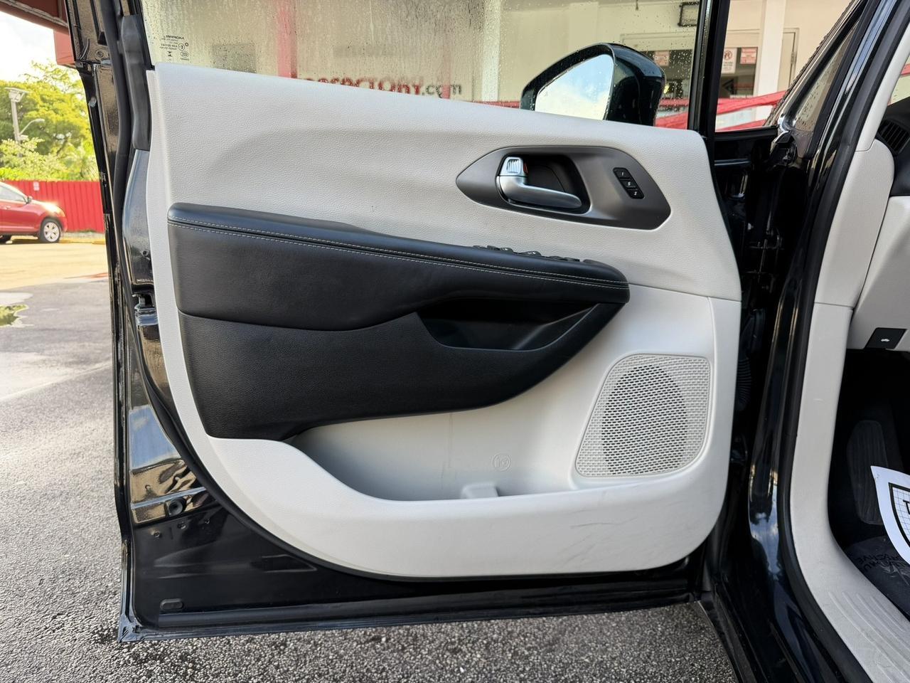 2024 Chrysler Pacifica Touring L Hollywood FL
