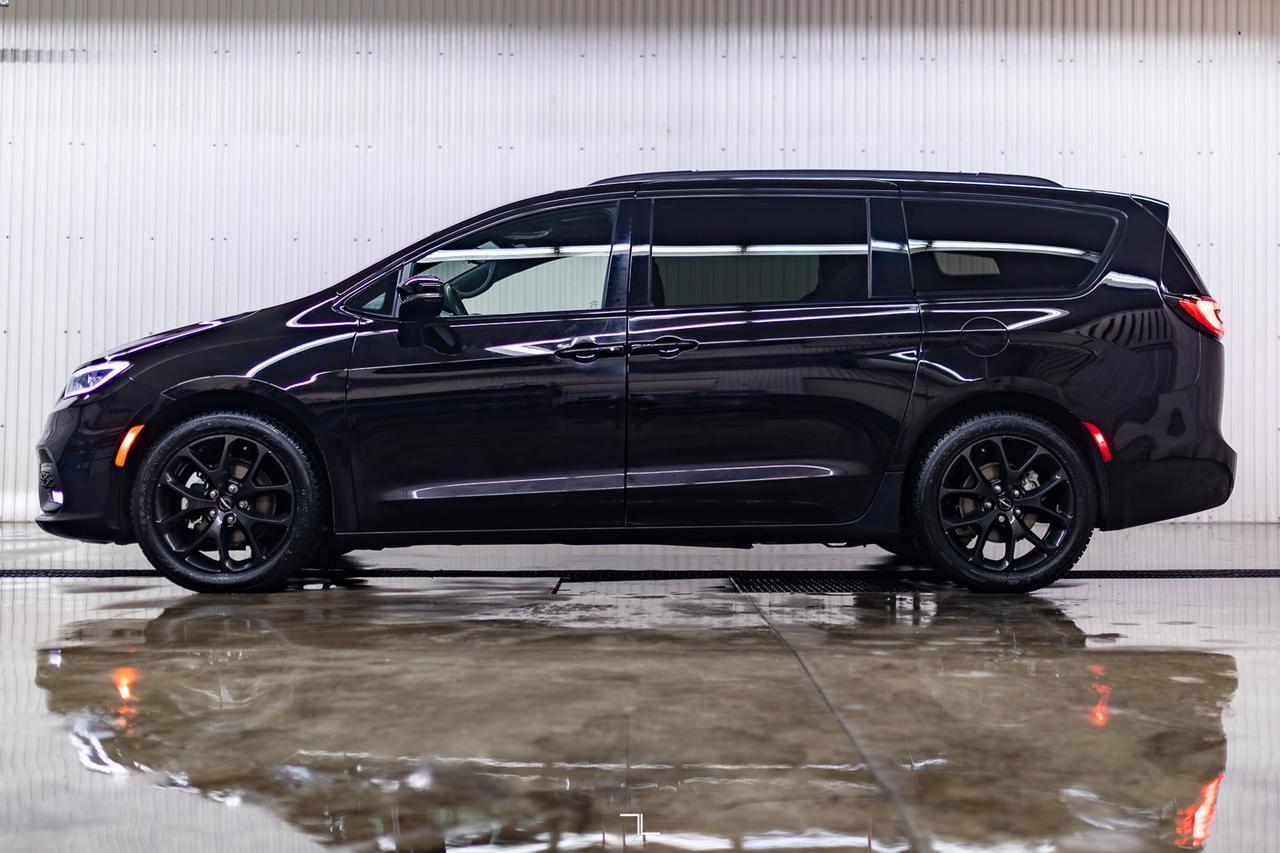 2024 Chrysler Pacifica Touring-L Leather Roof BCam Red Deer AB