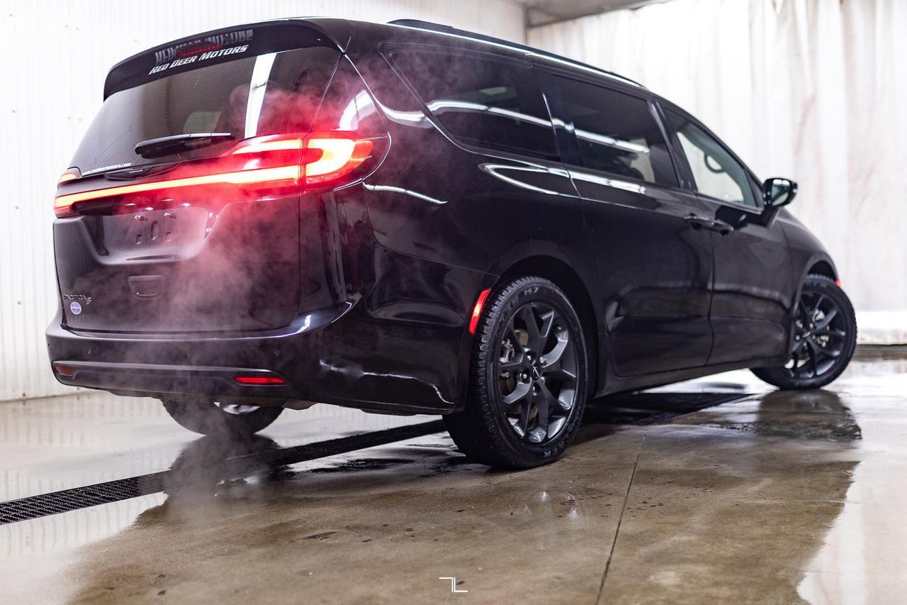2024 Chrysler Pacifica Touring-L Leather Roof BCam Red Deer AB