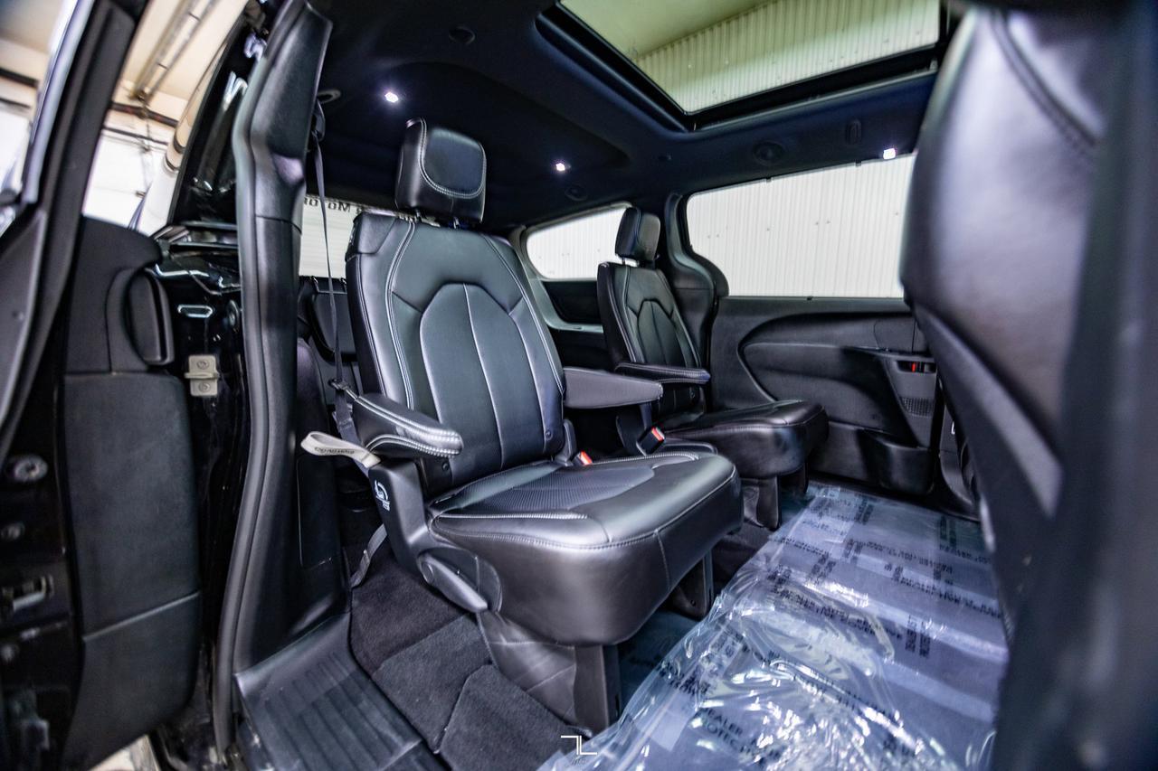 2024 Chrysler Pacifica Touring-L Leather Roof BCam Red Deer AB