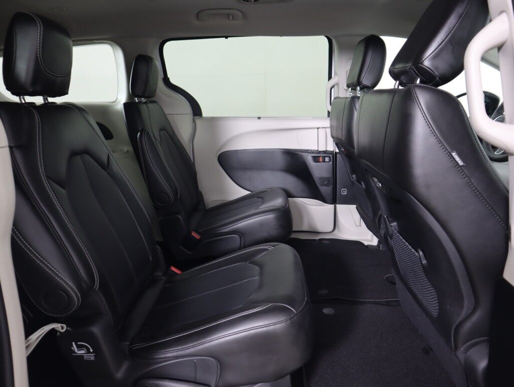 2024 Chrysler Pacifica Touring L Maumee OH