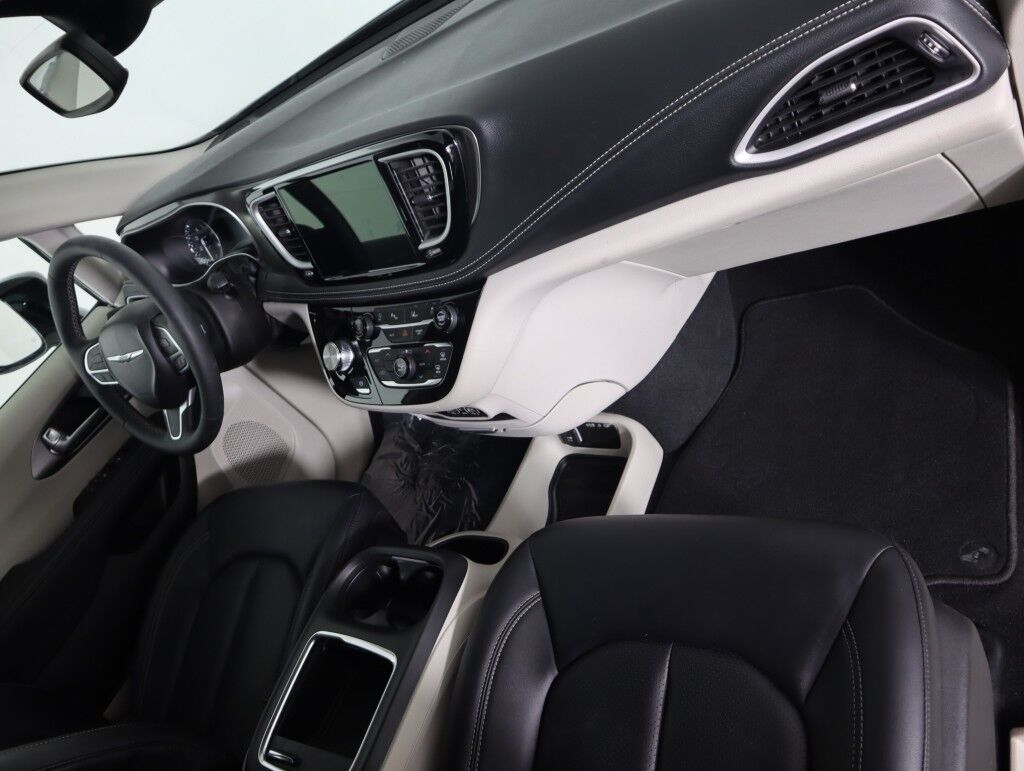 2024 Chrysler Pacifica Touring L Maumee OH