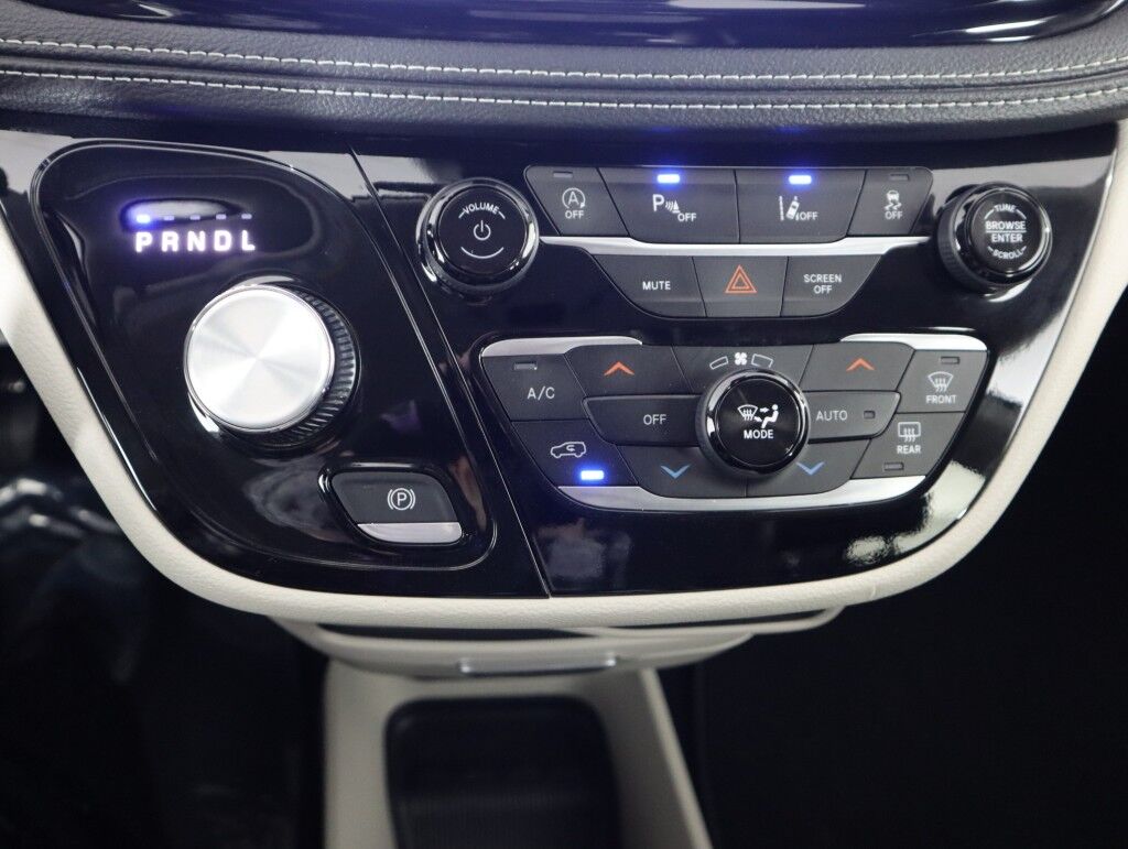 2024 Chrysler Pacifica Touring L Maumee OH