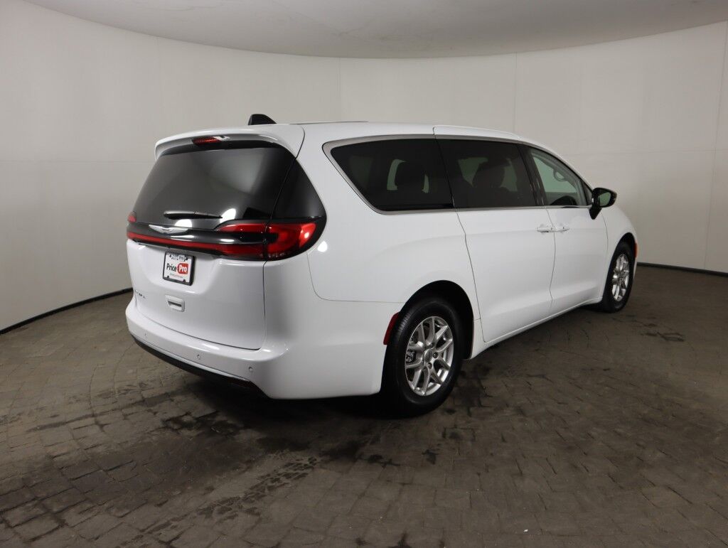 2024 Chrysler Pacifica Touring L Maumee OH