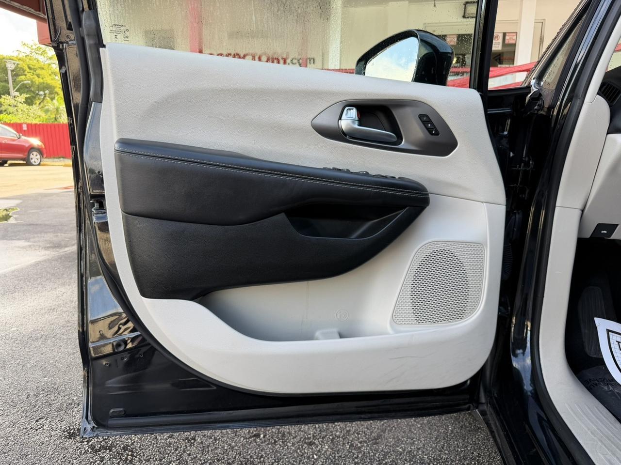 2024 Chrysler Pacifica Touring L Hollywood FL