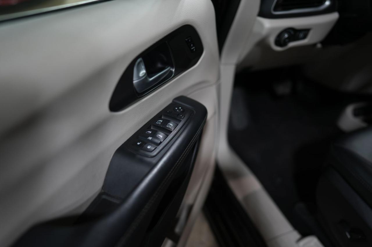2024 Chrysler Pacifica Touring L Miami FL
