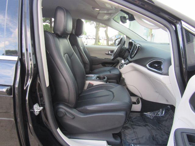 2024 Chrysler Pacifica Touring L Plano TX