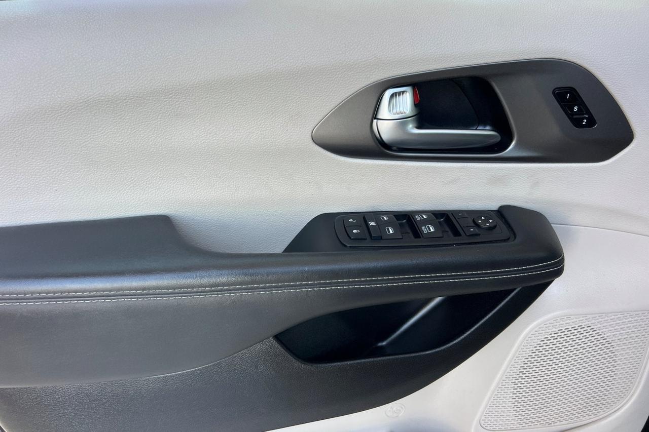 2024 Chrysler Pacifica Touring L Roseville CA