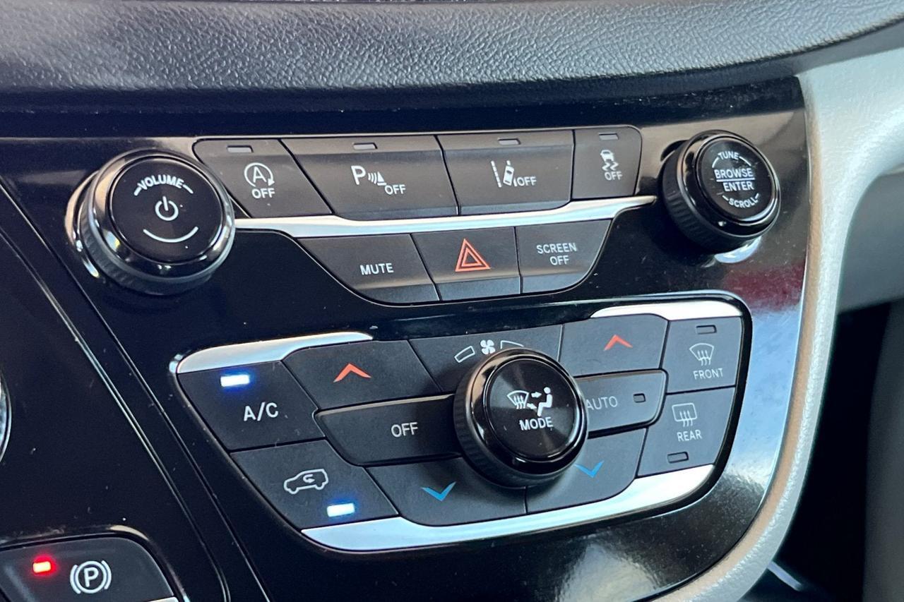 2024 Chrysler Pacifica Touring L Roseville CA