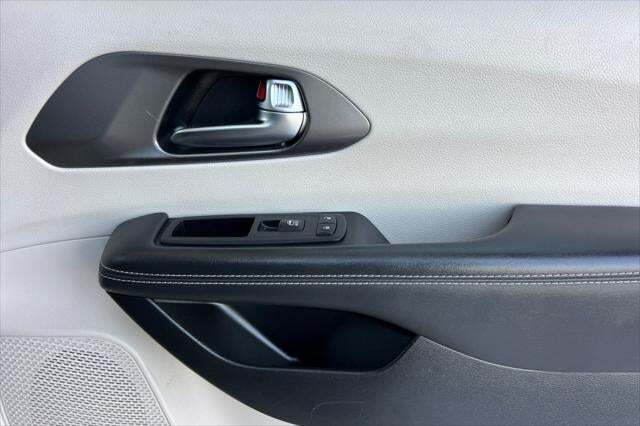2024 Chrysler Pacifica Touring L Roseville CA