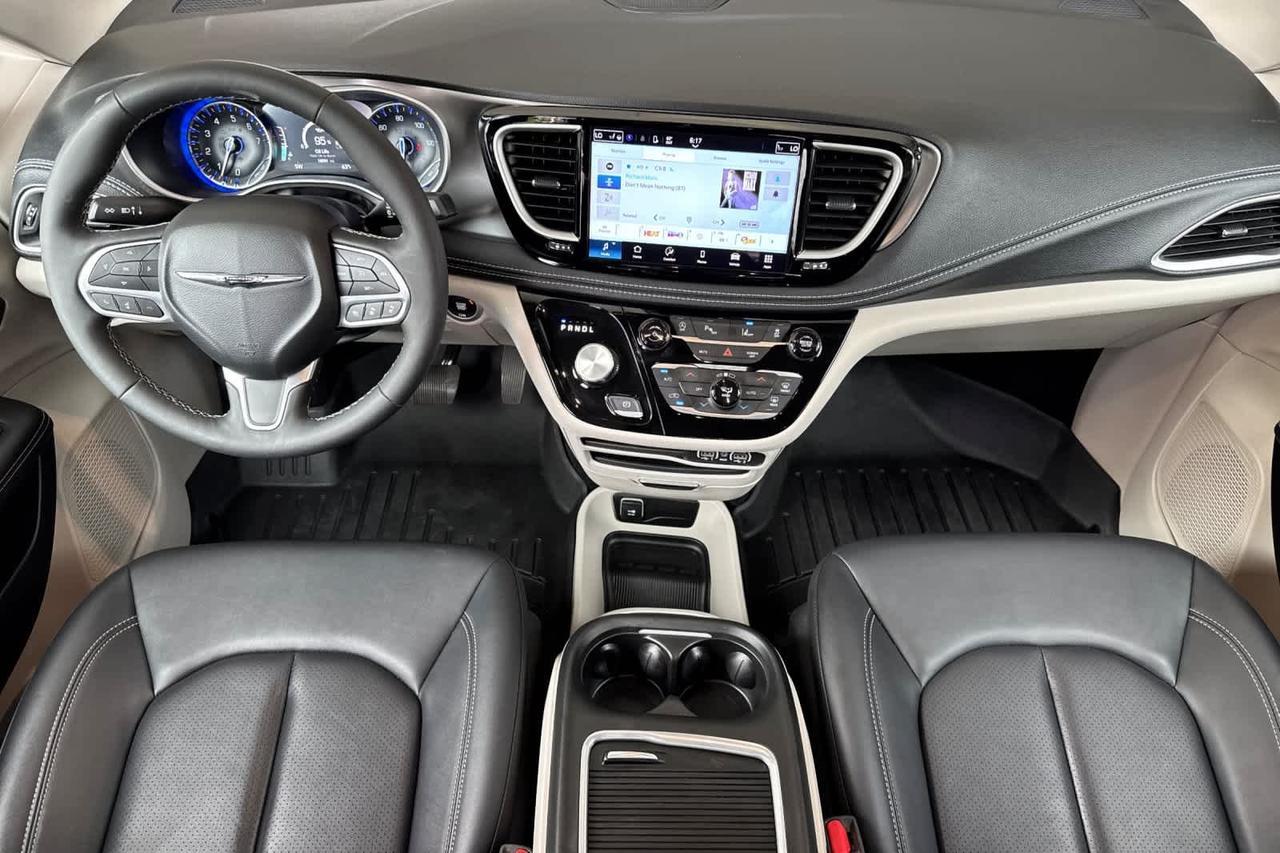 2024 Chrysler Pacifica Touring L Roseville CA
