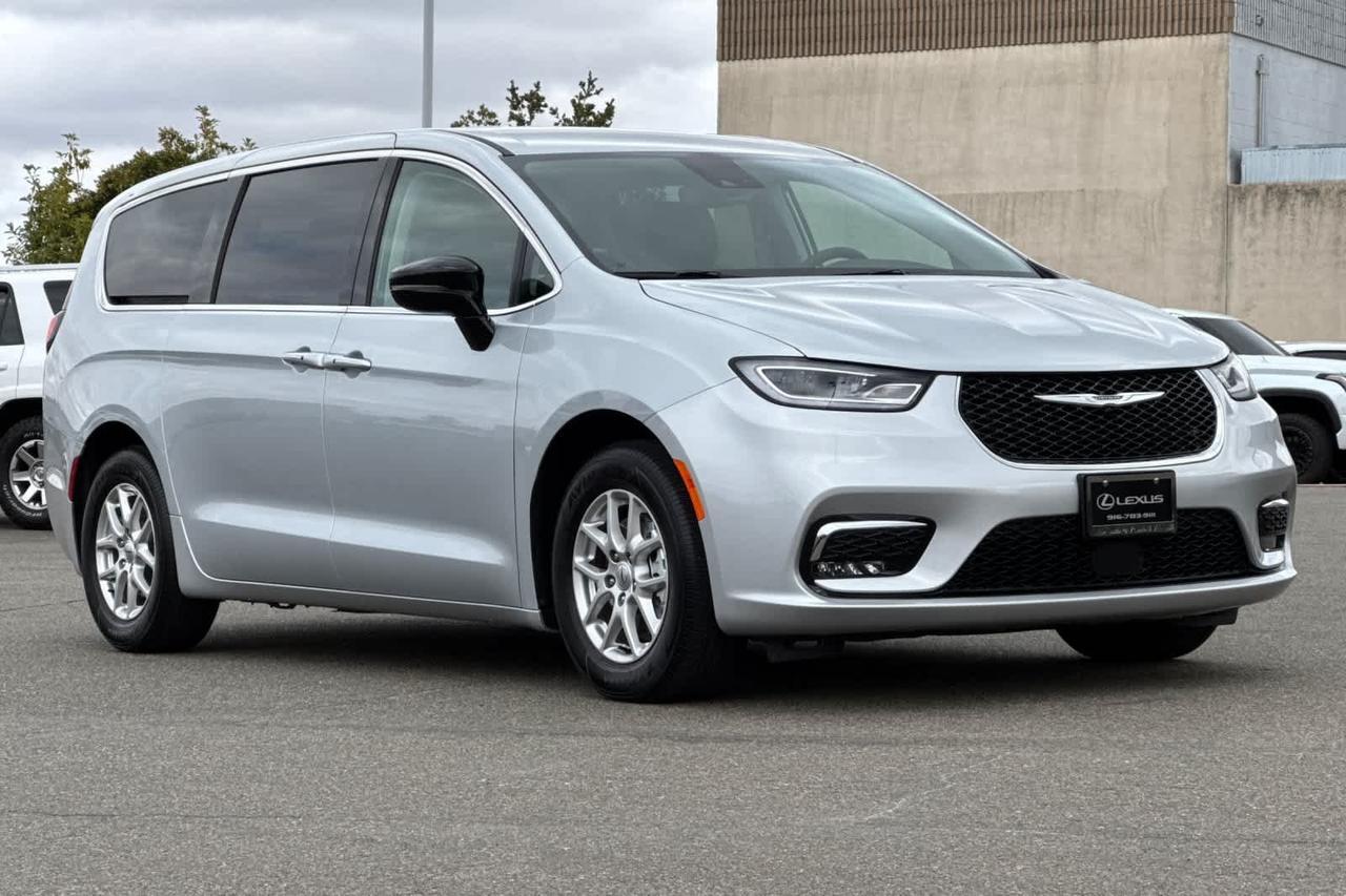 2024 Chrysler Pacifica Touring L Roseville CA