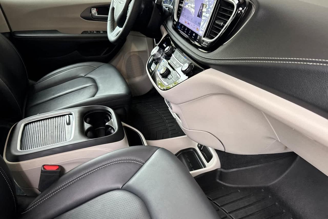 2024 Chrysler Pacifica Touring L Roseville CA