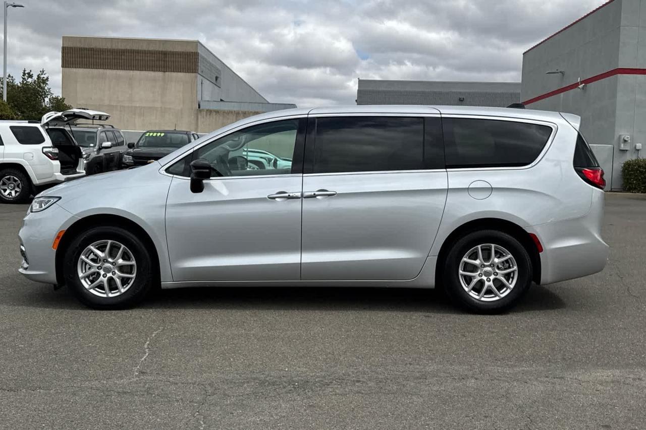 2024 Chrysler Pacifica Touring L Roseville CA