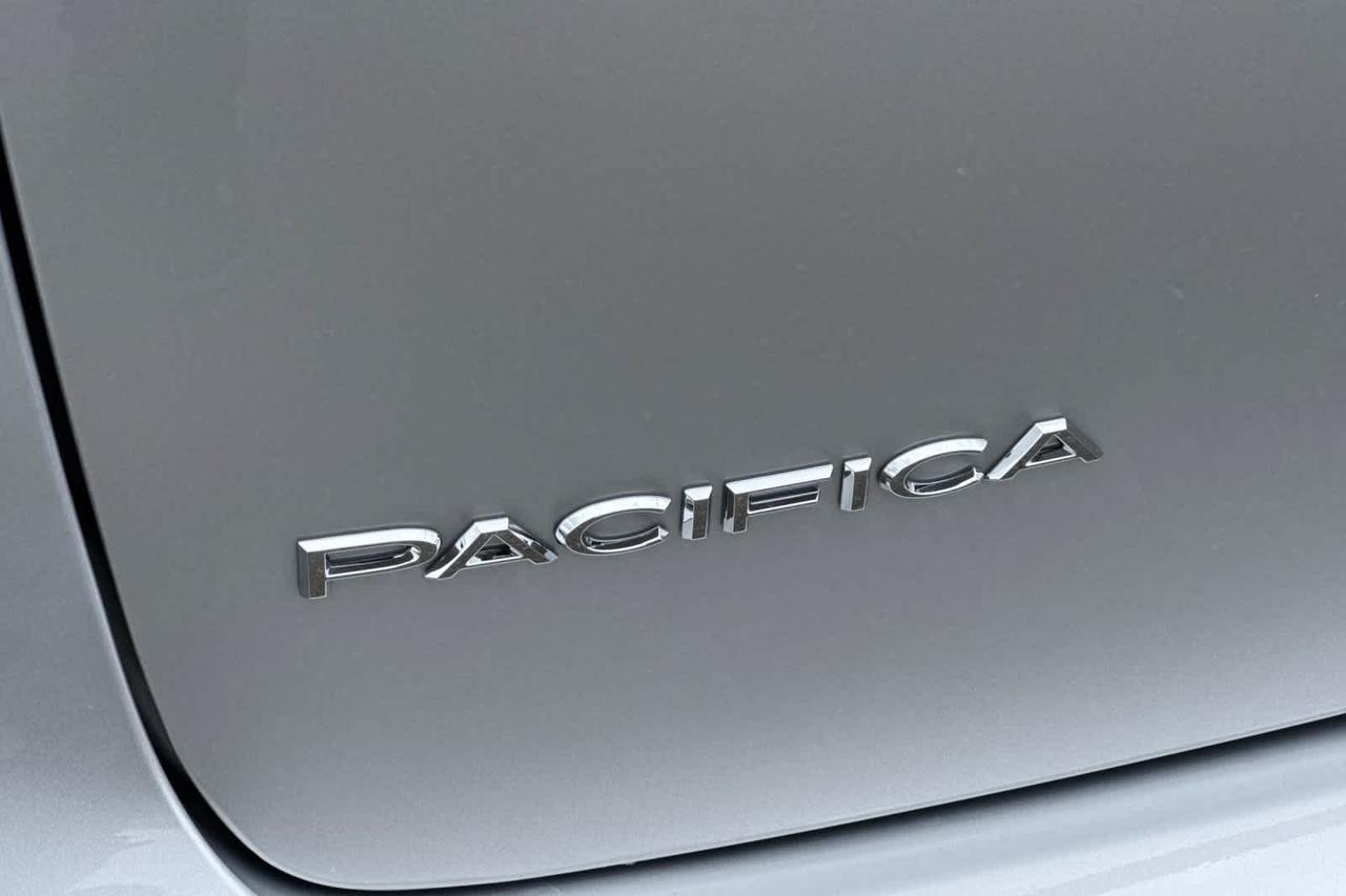 2024 Chrysler Pacifica Touring L Roseville CA