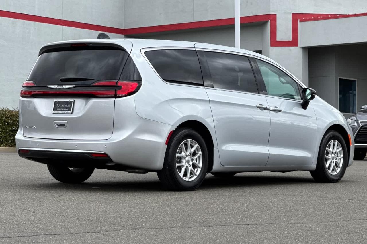 2024 Chrysler Pacifica Touring L Roseville CA