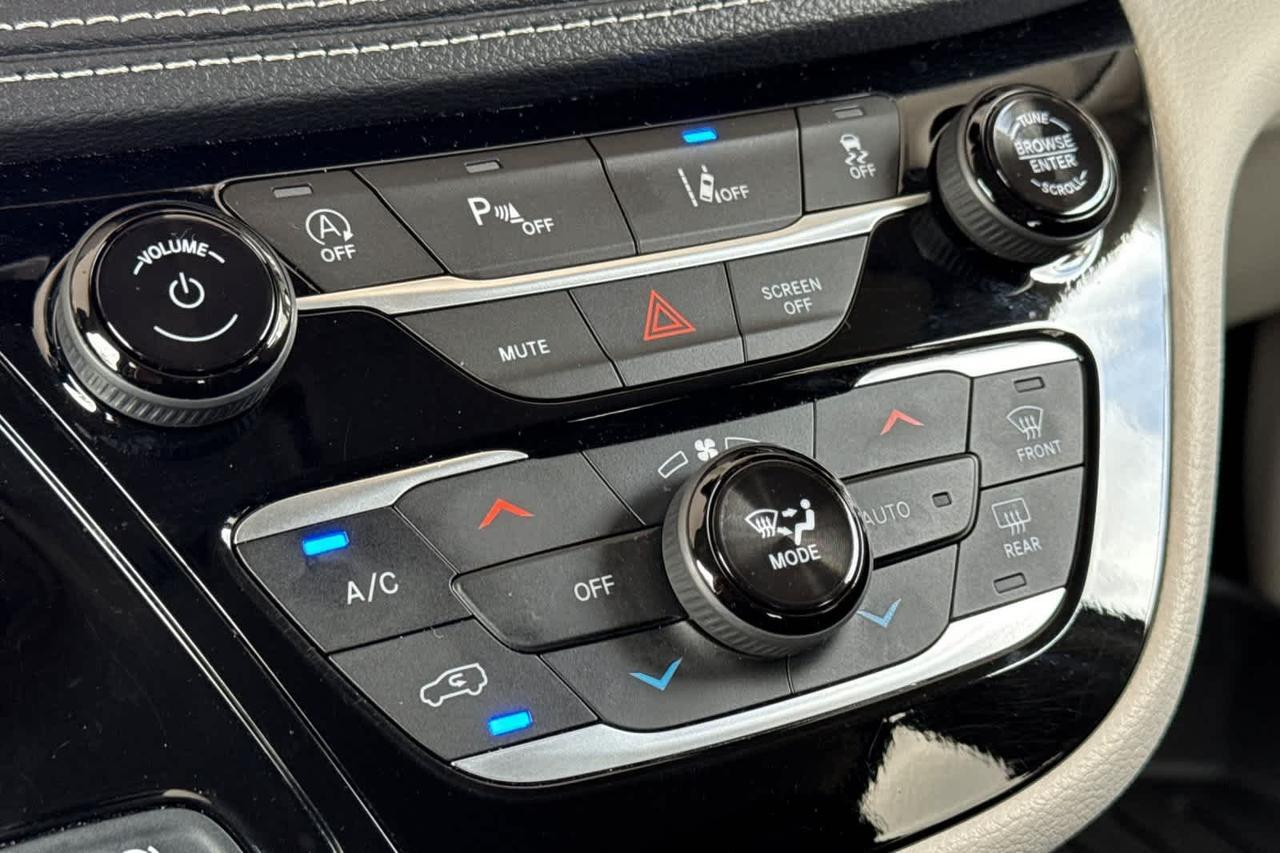 2024 Chrysler Pacifica Touring L Roseville CA
